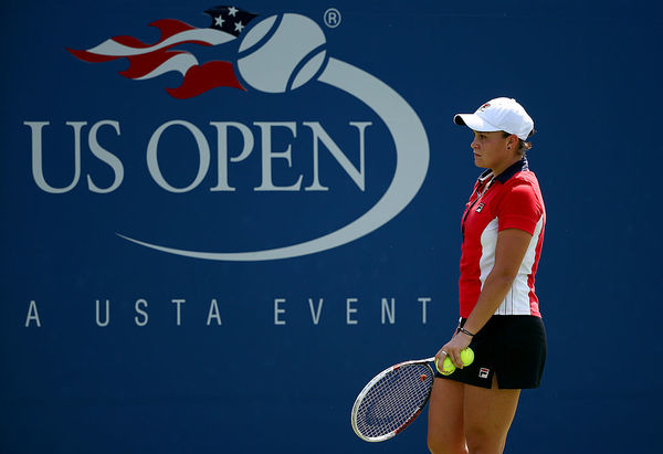 Barty Announces Return To Tennis